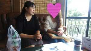 兵庫県30代様とお見合いをするタイ女性とスタッフ