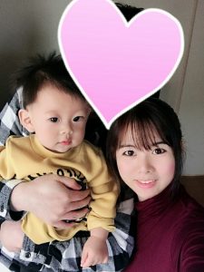 国際結婚で生まれた男の子　お母さんと